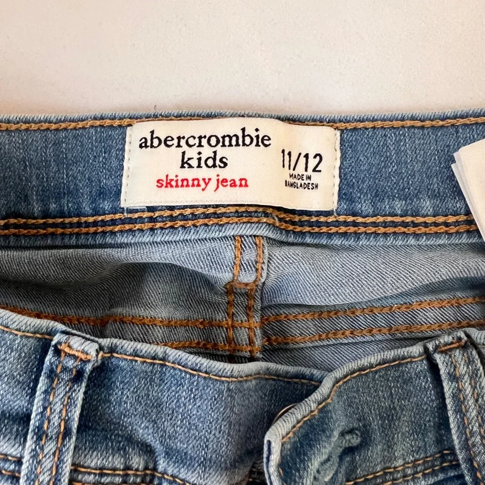 Abercrombie skinny jean medium wash, size 11/12 - Picture 2 of 3